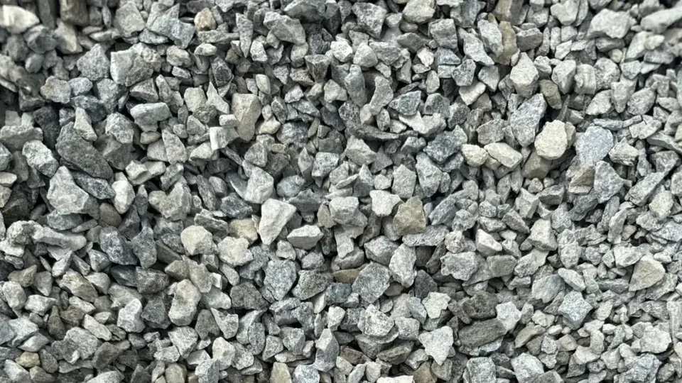 10/7mm Aggregate: small blended grey crushed stone