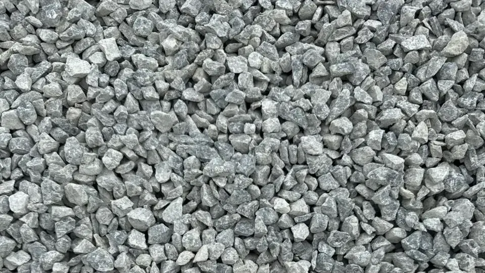 Straight 14mm: single-size grey crushed stone