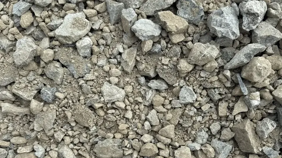 DGS 40: crushed rock roadbase with stones up to 40mm