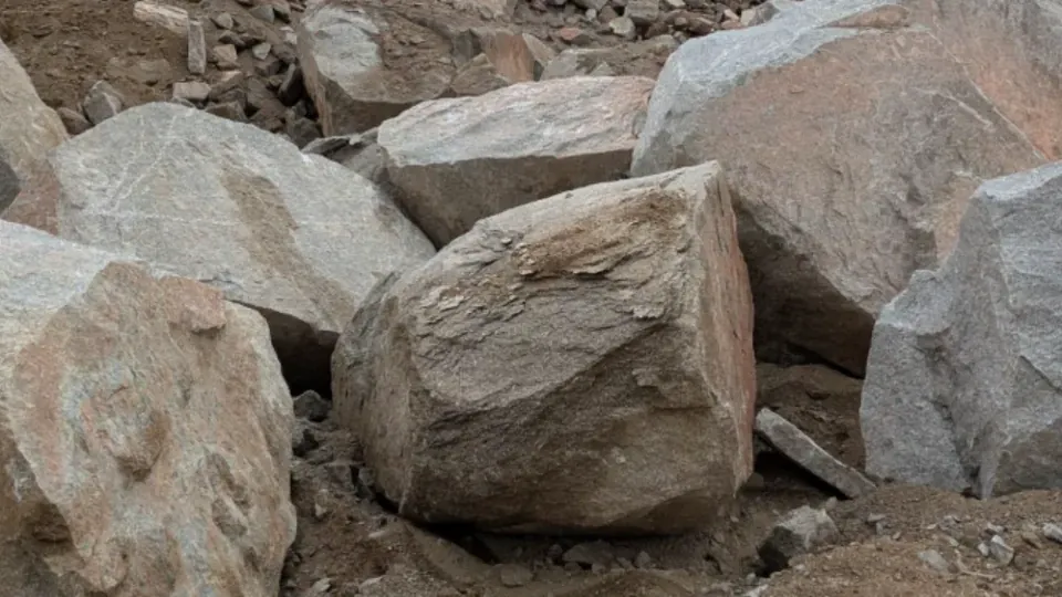 Granite Boulders: large natural granite boulders